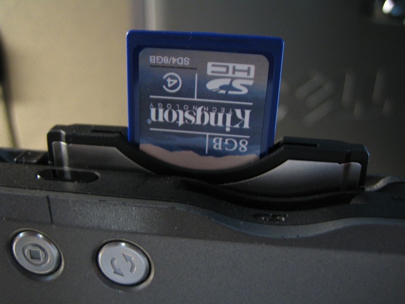 SDHC card works using a PCMCIA adapter